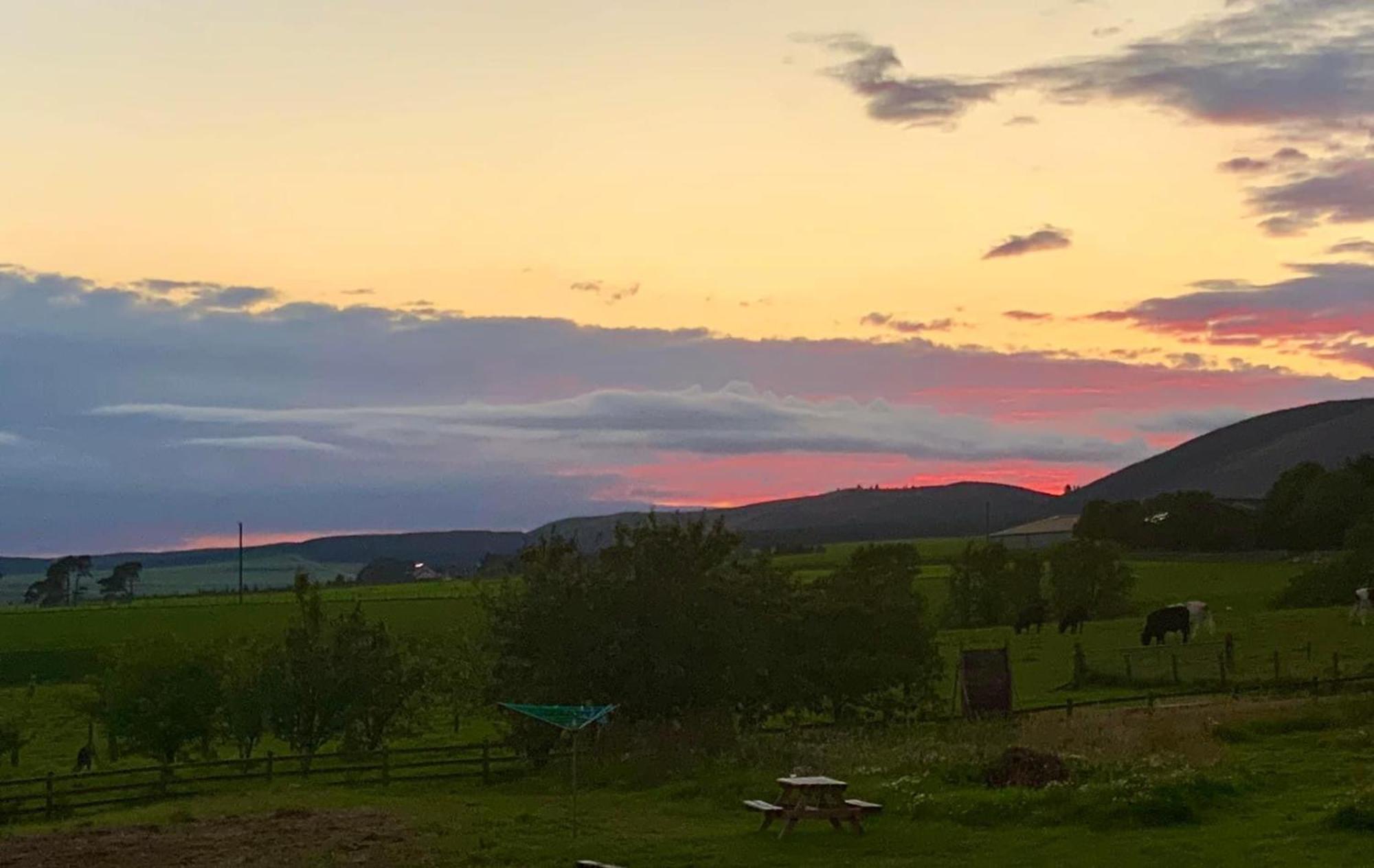 The Granary At Tinto Retreats, Biggar Is A Gorgeous 3 Bedroom Stone Cottage Wiston  Extérieur photo